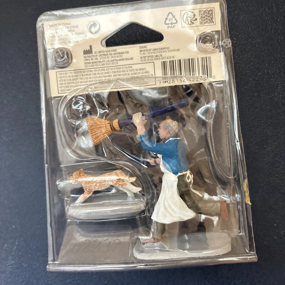 Lemax‎ Caddington Village Accessory Feline Fish Thief Runaway Cat Set Of 2 42332
